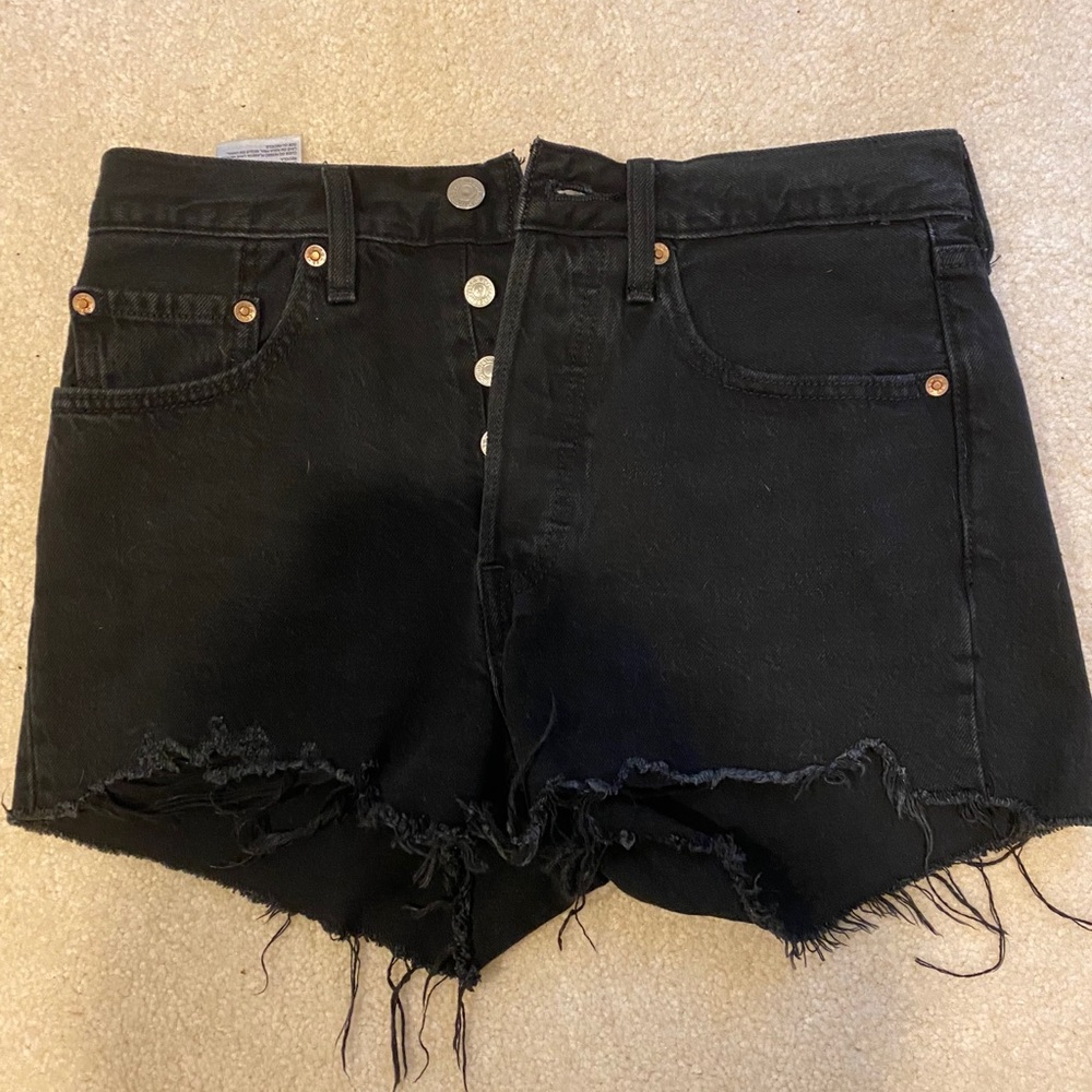 Levi Distressed Jean Short